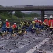 Autobahn Blockiert Hunderte Kästen Bier Auf A9 Verteilt Br24 Br24