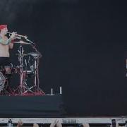 Twenty One Pilots Jump Around