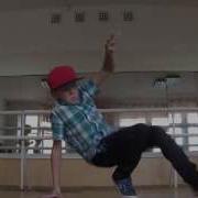 Маленькая Девочка Танцует Брейк Данс Little Girl Dancing Breakdance