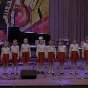 Что Мы Родиной Зовём Дом Где Мы С Тобой Растём И Берёзки Вдоль Которых Взявшись За Руки Идём